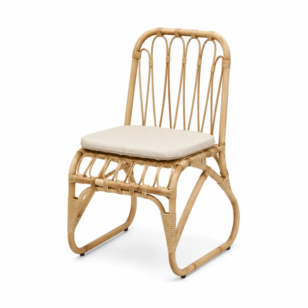 Sedia in rattan con cuscino beige