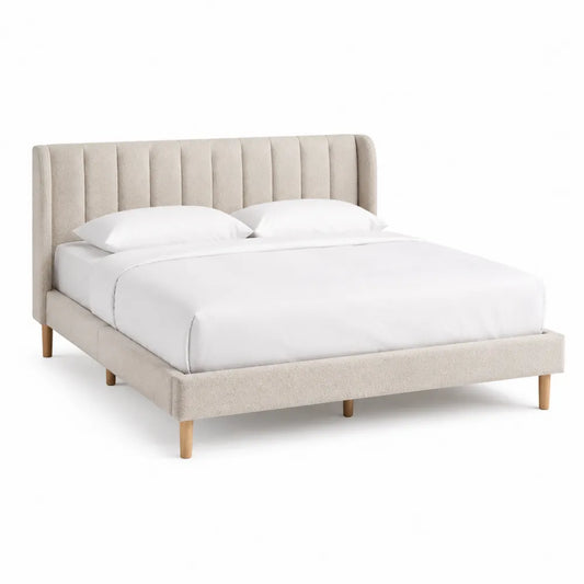 Letto matrimoniale in tessuto beige con gambe in legno